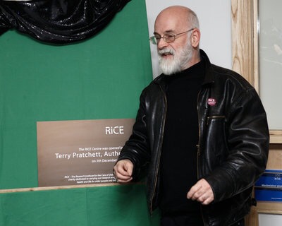 Sir Terry Pratchett opens the Research Institute for the Care of Older People Centre in Bath in 2008. Image courtesy RICE, used with their kind permission.