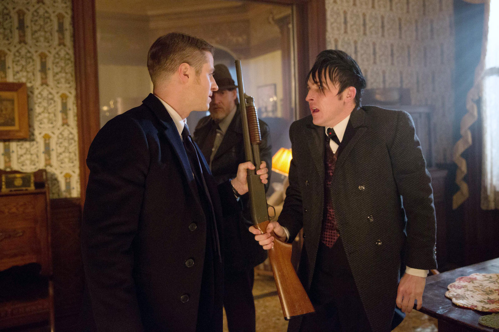 Ben McKenzie as Detective James Gordon and Robin Lord Taylor as Oswald Cobblepot in "Gotham: Everyone Has A Cobblepot"