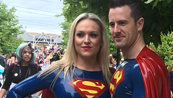 London MCM Expo June 2015: Supergirl and Superman SNIP