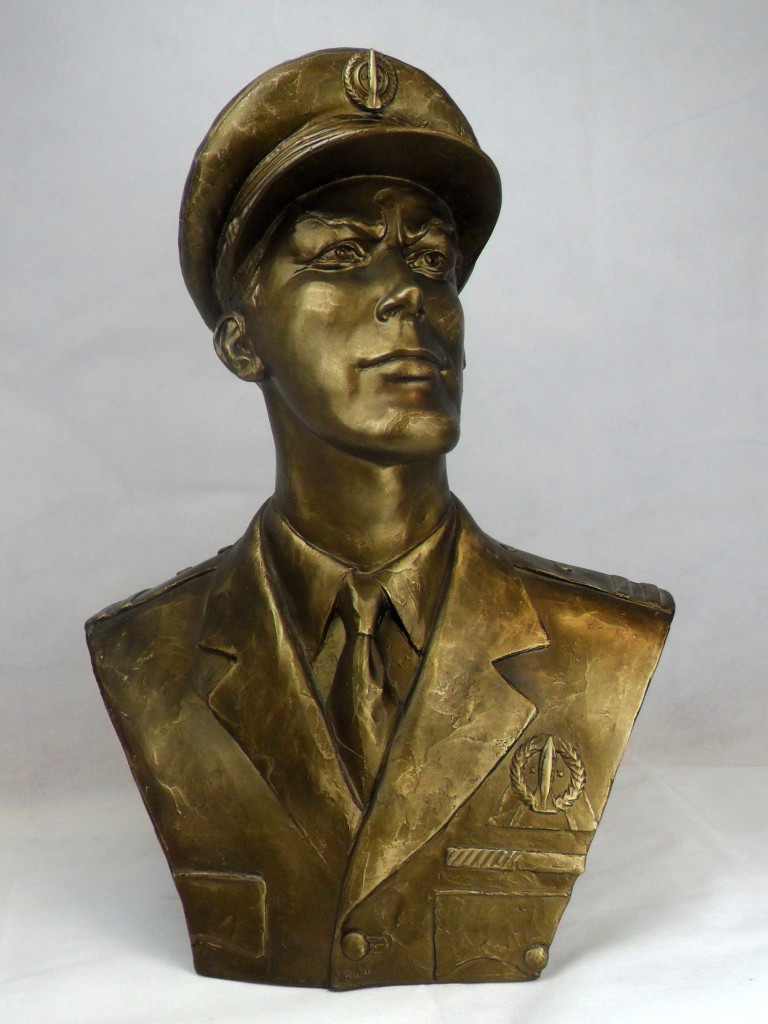 Limited edition Dan Dare bust by John Fowler. 20 replicas of the Dan Dare bronze unveiled in Southport on the 15/04/2000 to mark the 50th anniversary of Eagle. This bust is numbered 7 of 20 on the base.