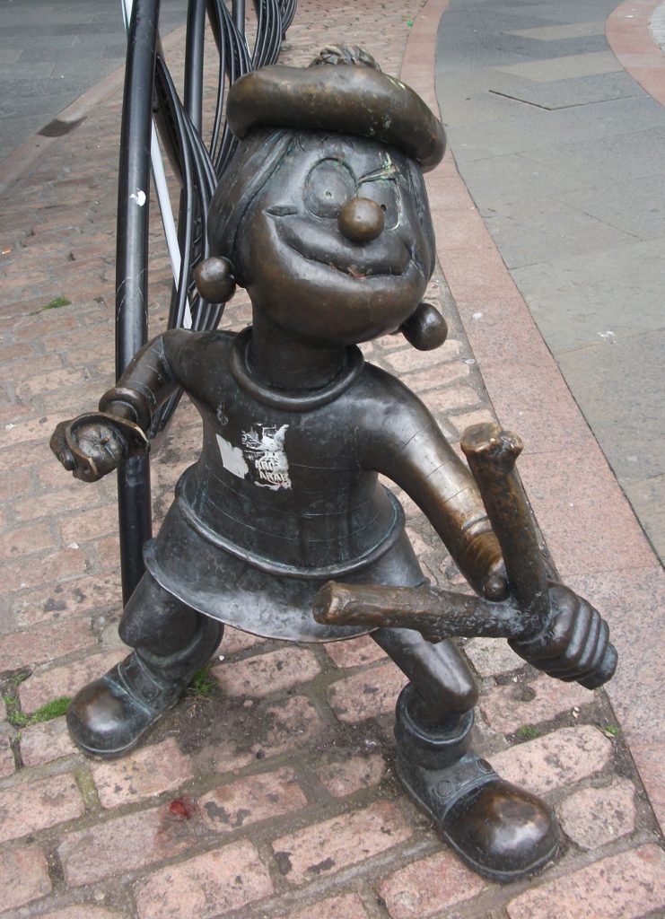 Minnie the Minx on Dundee's High Street opposite the Caird Hall