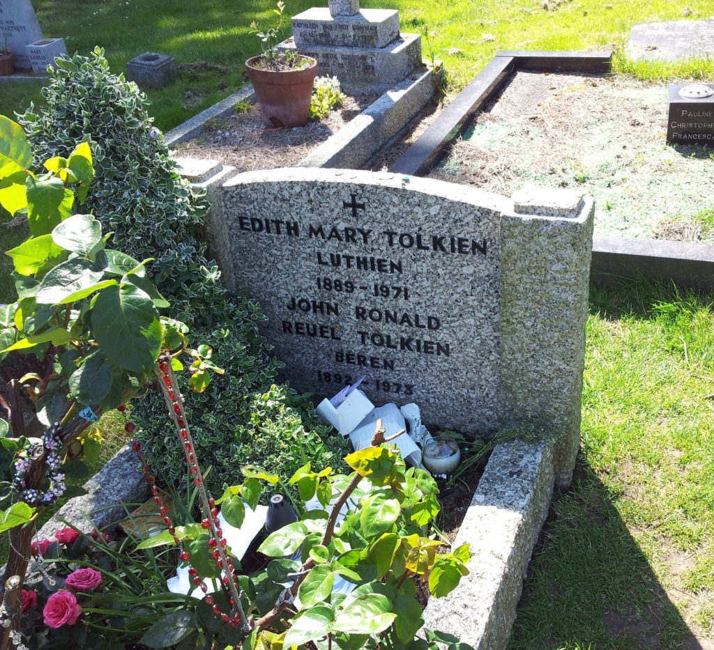 JRR Tolkein and Edith Tolkein's grave in Wolvercote Cemetery, Oxford. Image: Wikimedia Commons