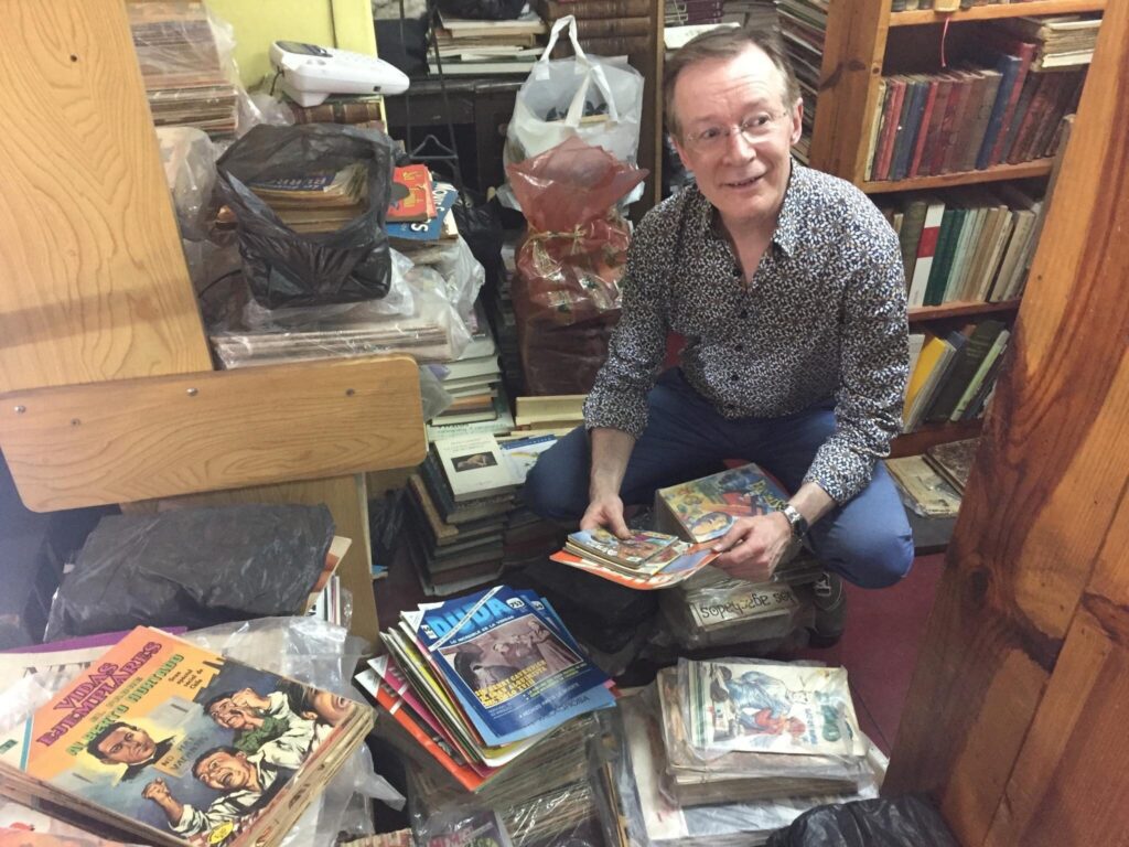 Paul Gravett in an old bookshop in Mexico City in 2017. “I kept asking whether they had any old comics and eventually they told me there were some upstairs on a mezzanine floor, accessible only by ladder,” Paul relates. “Of course, I had to see them, so I climbed up and found some cool titles like Fantomas, Los Agachados, Vidas Ejemplares, even a bound volume of old Pepín issues, published daily and twice on Sundays!”