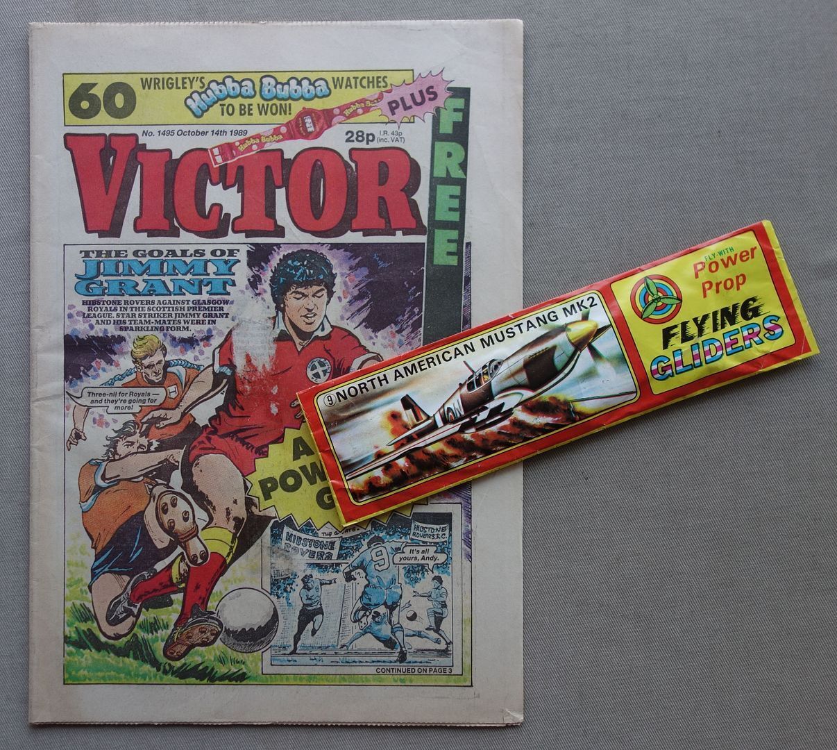 Victor No. 1495, cover dated 14th October 1989 - With  Free Gift Flying Glider