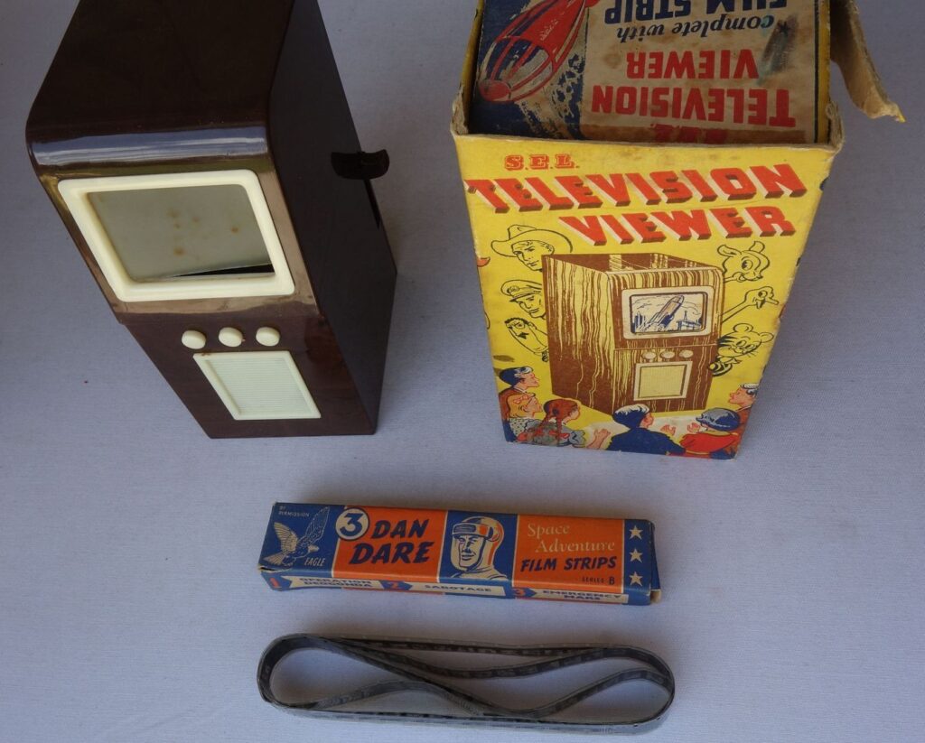 S.E.L. Television Viewer in Original Box c1950s/1960s with "Dan Dare"  Eagle comic strips