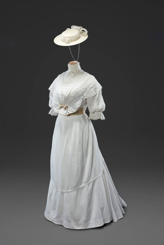 Costume Couture: Sixty Years of Cosprop