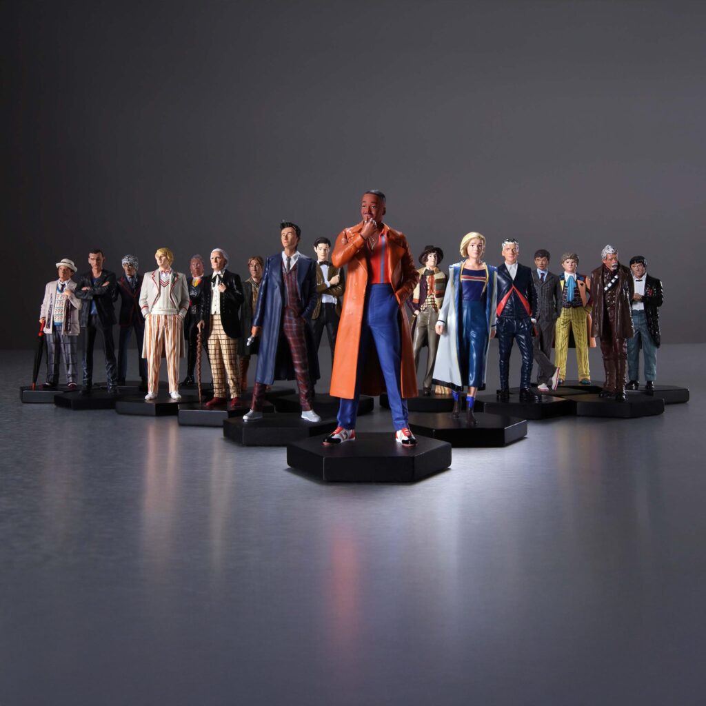 Master Replicas - TARDIS Display Case with Figurines of 17 Doctors (2026)