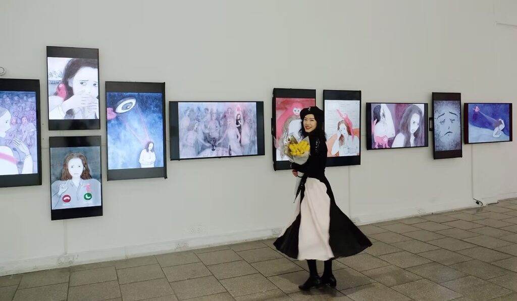 Illustrator and comic creator Luobai