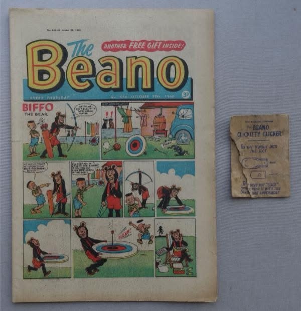 Beano No. 954 cover dated 29th October 1960 With Free Gift - Clickitty Clicker Packet