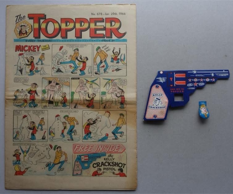 Topper No. 678 cover dated 29th January 1966 With Free Gift – Kelly Crackshot Pistol