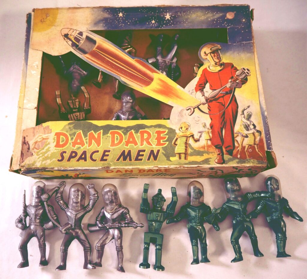 Mettoy plastic No. 8250 Dan Dare 90mm Space Men Set