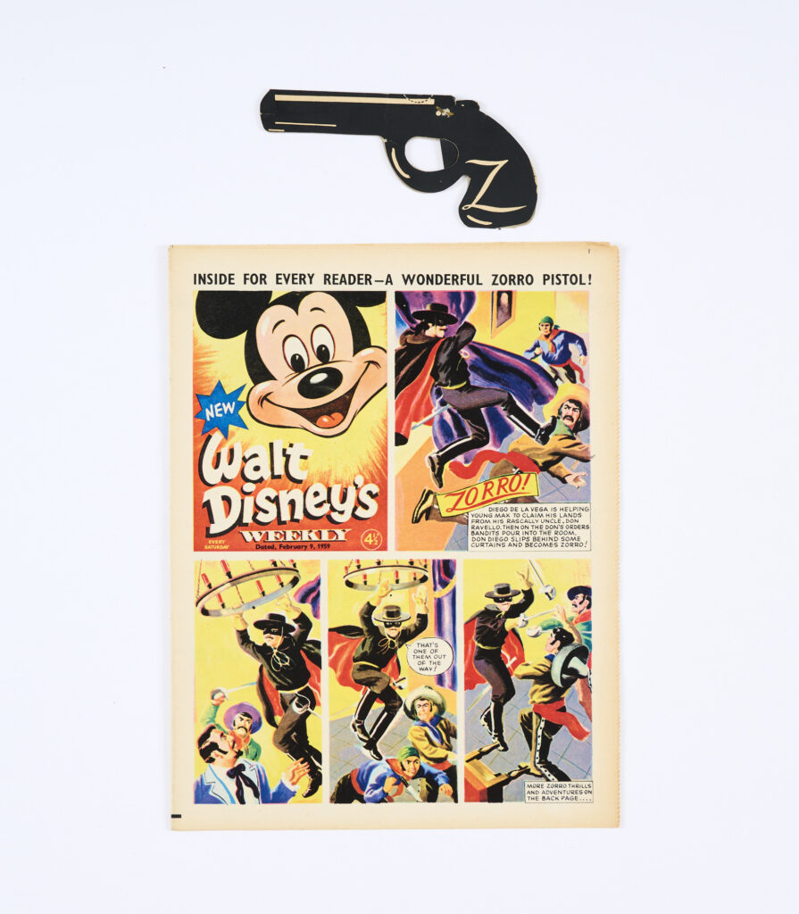 Walt Disney's Weekly No 3 (Feb 9th 1959) wfg Zorro Pistol (lacking disc bullets). Comic [vfn/nm], free gift pistol as new (2)